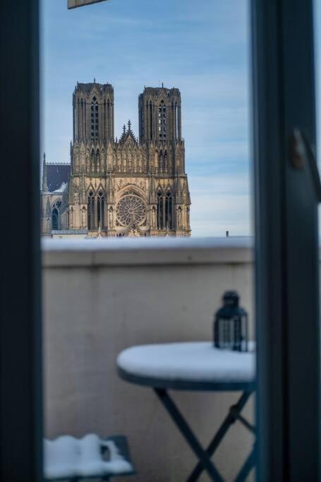 Le Clovis - Cathedrale Apartment Реймс Екстериор снимка